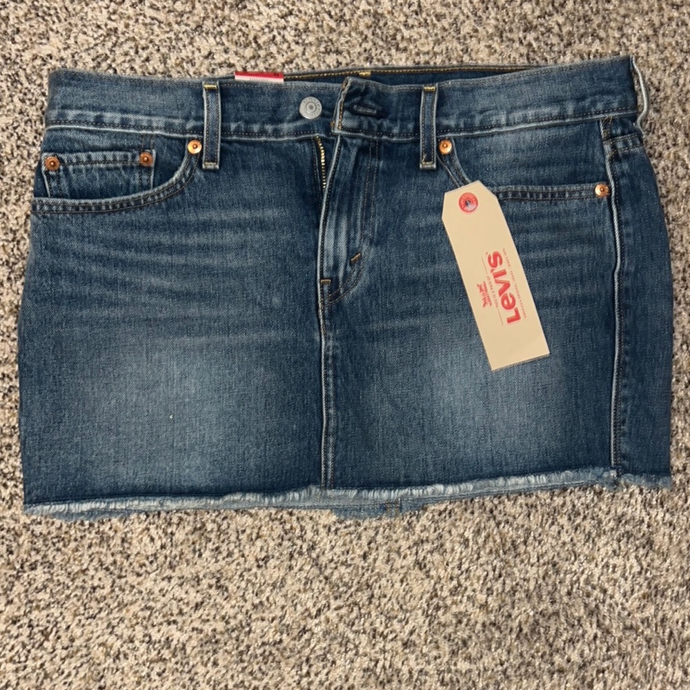 BRAND NEW Levi’s Skirt!